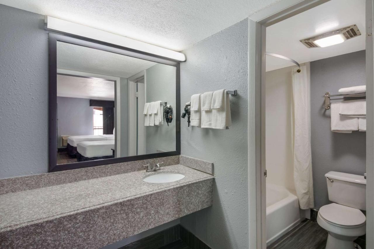 Econo Lodge Near The Domain - The Arboretum Austin Eksteriør bilde